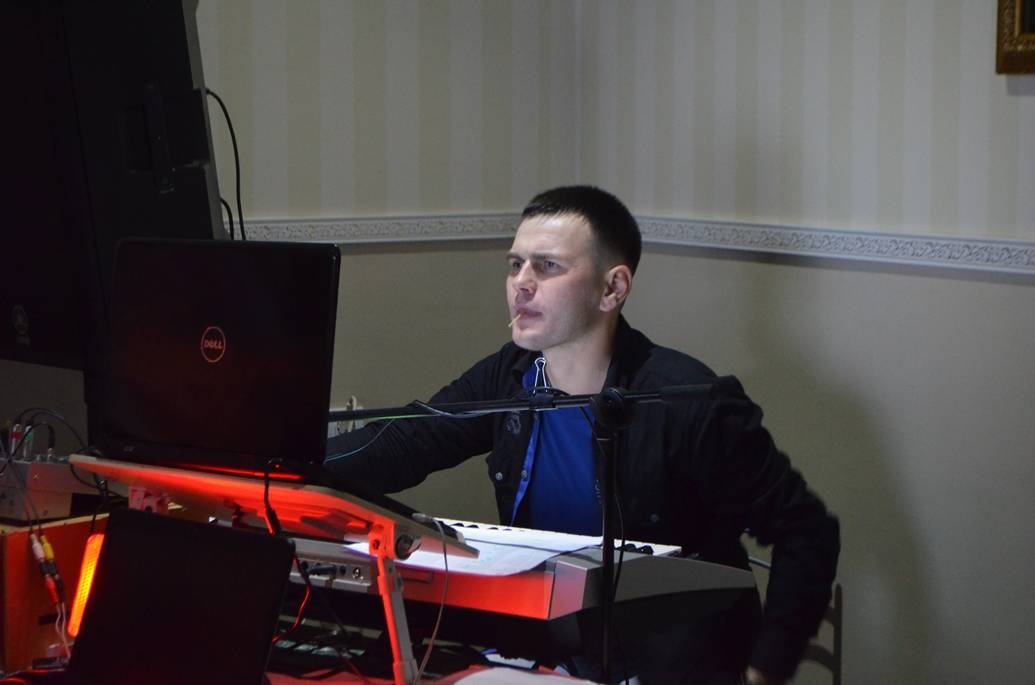 post-12815-0-52727400-1479840501_thumb.j