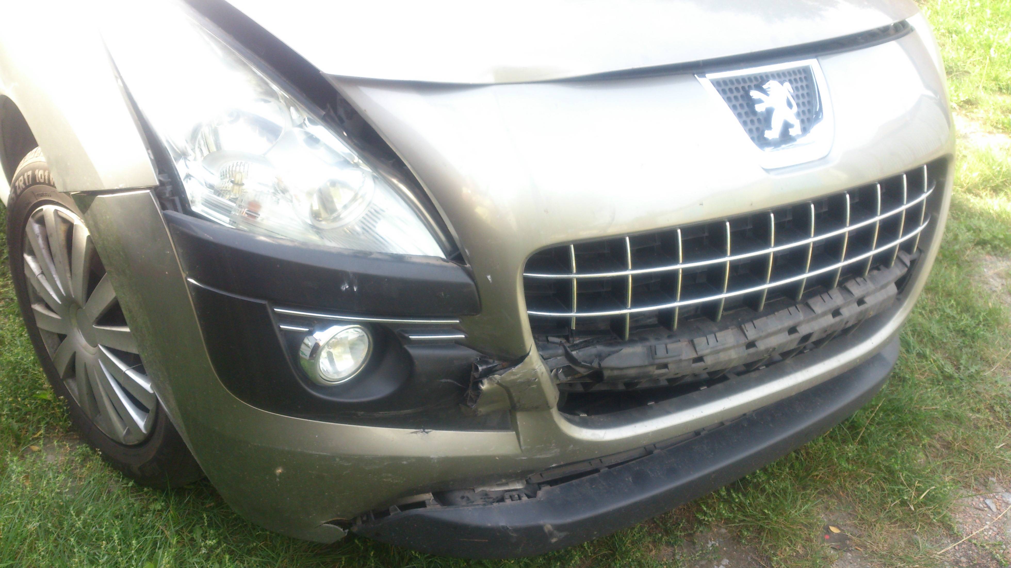 Капот на Пежо 3008