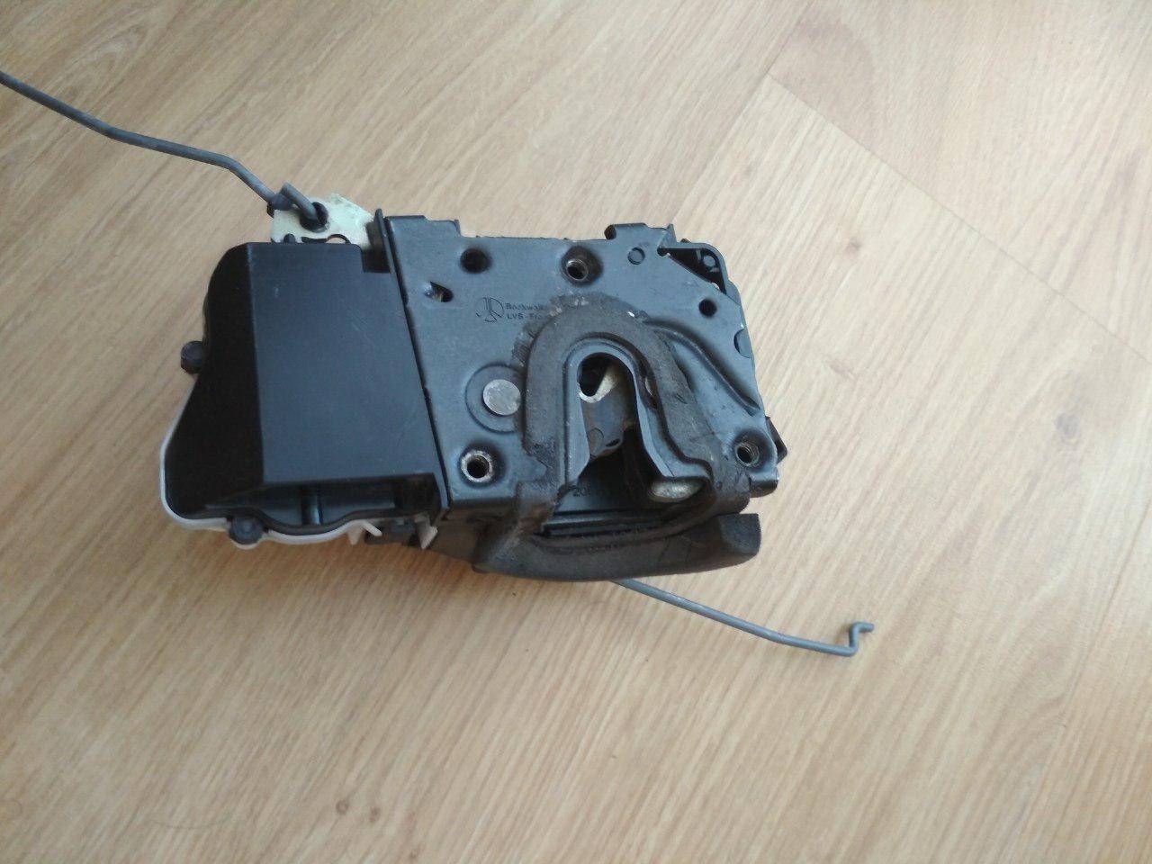 Замки дверные передние для 607